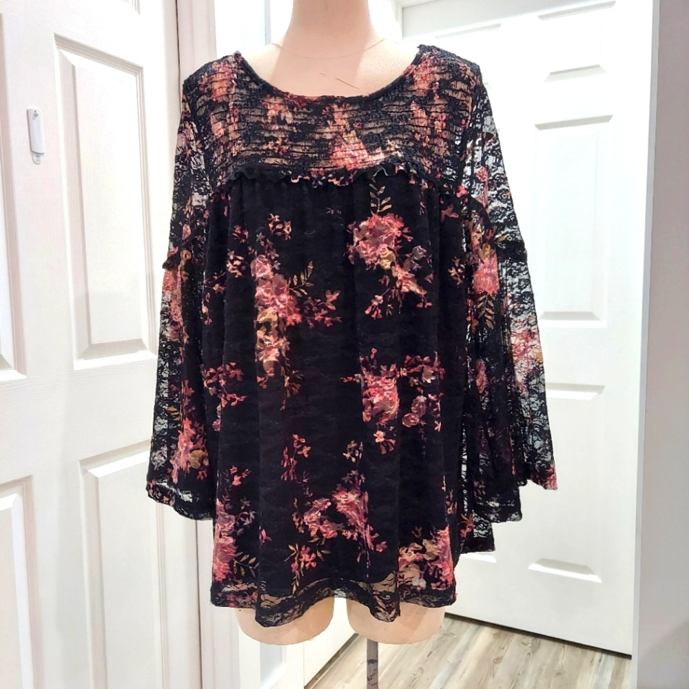 Time and tru black floral top Bell Sleeves Round Neckline Size XL